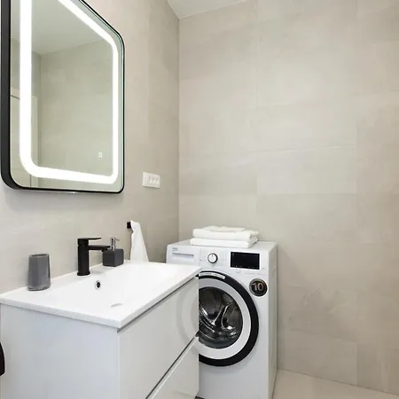 Living With Common Pool * Punat
