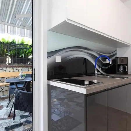 Living With Common Pool Apartment Punat