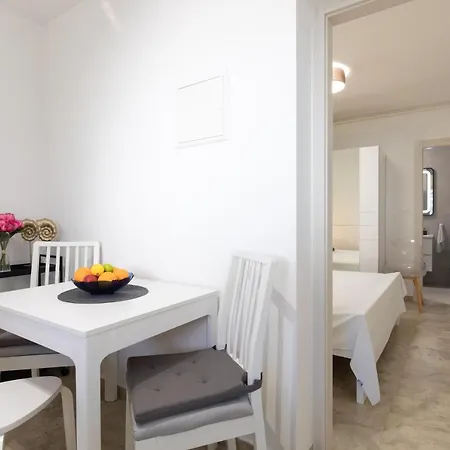 Living With Common Pool Apartment *