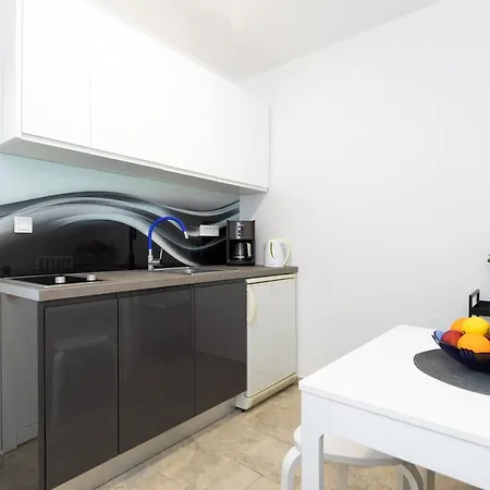 Living With Common Pool Apartment *