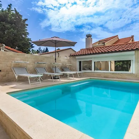Apartment Living With Common Pool *